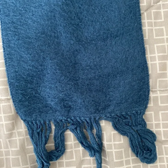 Peruvian Alpaca Camargo dark blue fringe scarf - Picture 6 of 17
